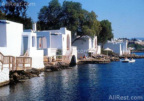 Minos Beach Art Hotel 